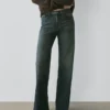 Jeans mit mittlerer Leibhöhe und Schlag Jeans mit mittlerer Leibhöhe und Schlag