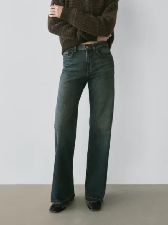 Jeans mit mittlerer Leibhöhe und Schlag