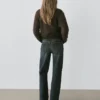 Jeans mit mittlerer Leibhöhe und Schlag Jeans mit mittlerer Leibhöhe und Schlag