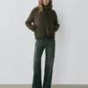 Jeans mit mittlerer Leibhöhe und Schlag Jeans mit mittlerer Leibhöhe und Schlag