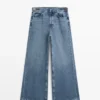 Jeans mit mittlerer Leibhöhe und Schlag Jeans mit mittlerer Leibhöhe und Schlag