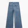 Jeans mit mittlerer Leibhöhe und Schlag Jeans mit mittlerer Leibhöhe und Schlag