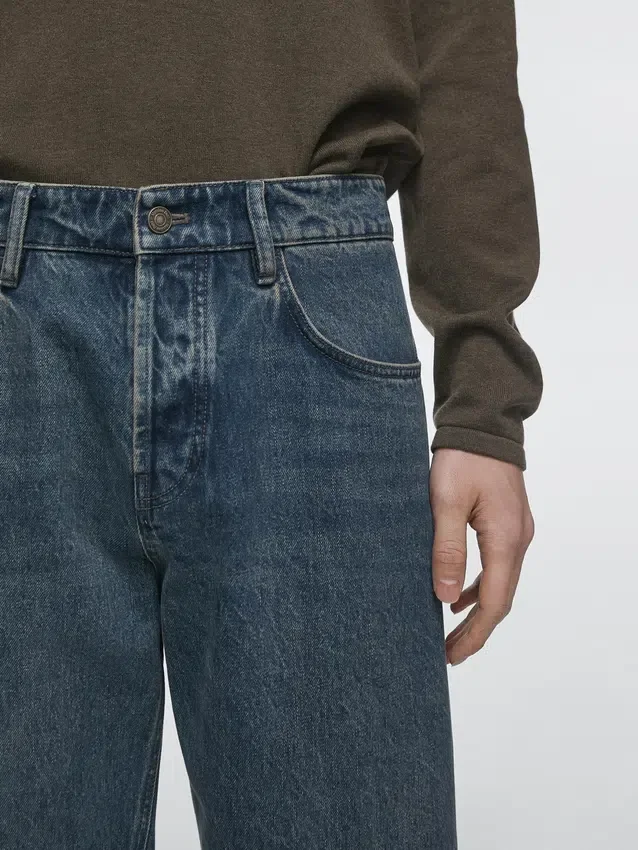 Jeans mit weitem Bein Jeans mit weitem Bein