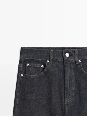 Komfortable Jeans mit geradem Bein und hoher Taille Komfortable Jeans mit geradem Bein und hoher Taille