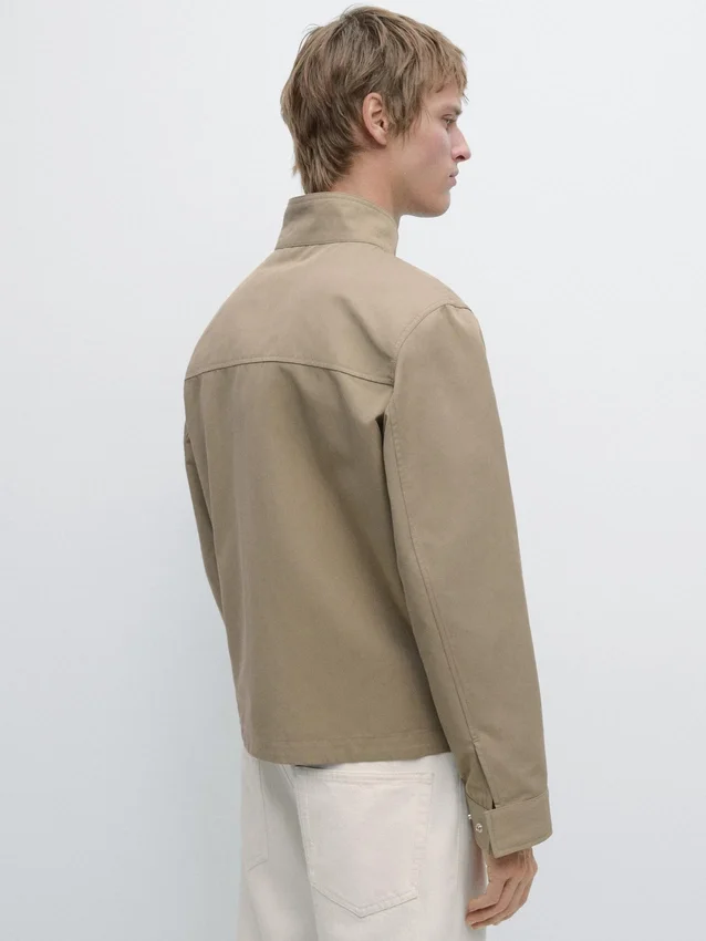 Kurze Jacke mit Taschendetails Kurze Jacke mit Taschendetails