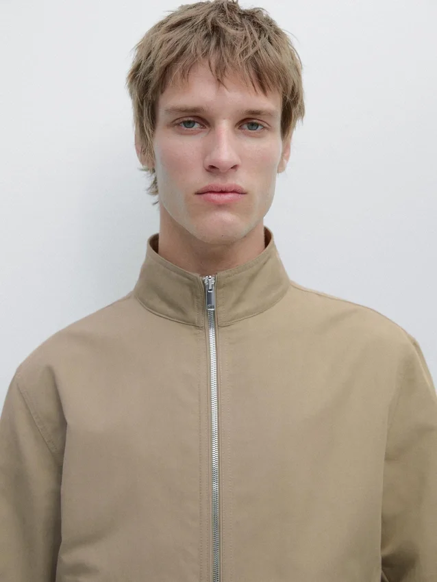 Kurze Jacke mit Taschendetails Kurze Jacke mit Taschendetails