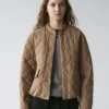 Kurze, leichte Daunenjacke Kurze, leichte Daunenjacke
