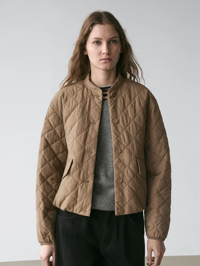 Kurze, leichte Daunenjacke Kurze, leichte Daunenjacke