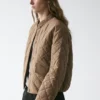 Kurze, leichte Daunenjacke Kurze, leichte Daunenjacke