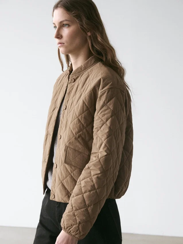 Kurze, leichte Daunenjacke Kurze, leichte Daunenjacke