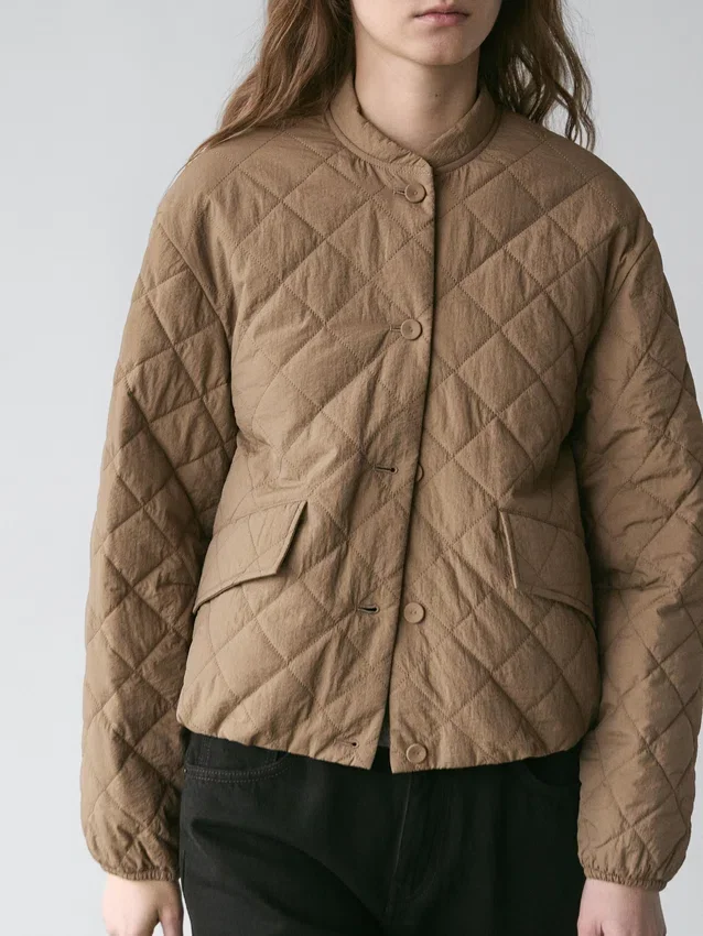 Kurze, leichte Daunenjacke Kurze, leichte Daunenjacke