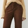 Kurze Wildleder-Hose mit Kordelzug Kurze Wildleder-Hose mit Kordelzug