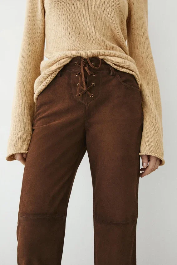Kurze Wildleder-Hose mit Kordelzug Kurze Wildleder-Hose mit Kordelzug