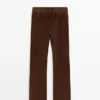Kurze Wildleder-Hose mit Kordelzug Kurze Wildleder-Hose mit Kordelzug