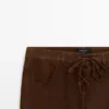 Kurze Wildleder-Hose mit Kordelzug Kurze Wildleder-Hose mit Kordelzug