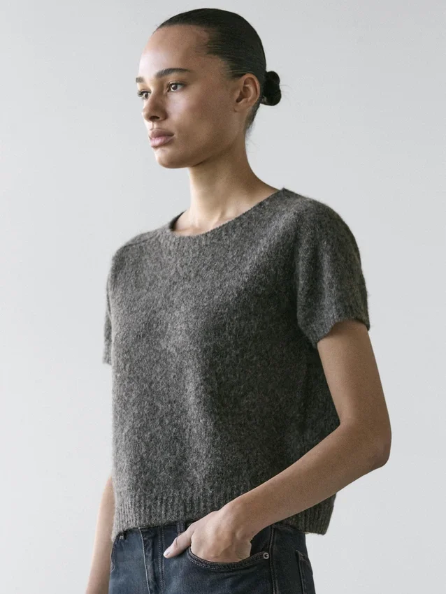 Kurzer Strickpullover aus Alpaka und Wolle Kurzer Strickpullover aus Alpaka und Wolle