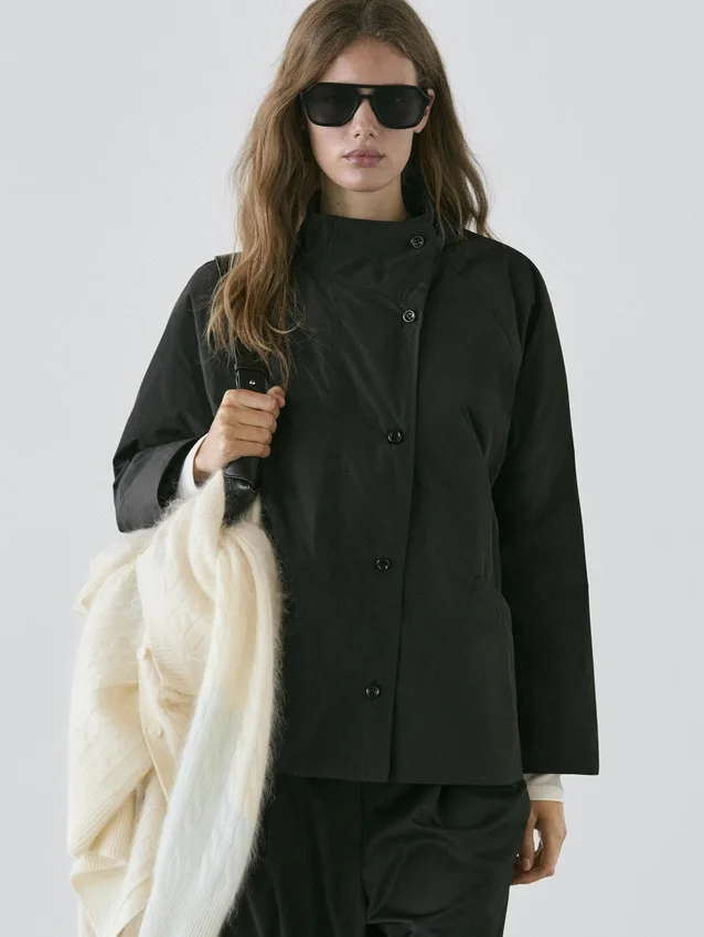 Kurzer, wattierter Parka mit Kragen Kurzer, wattierter Parka mit Kragen