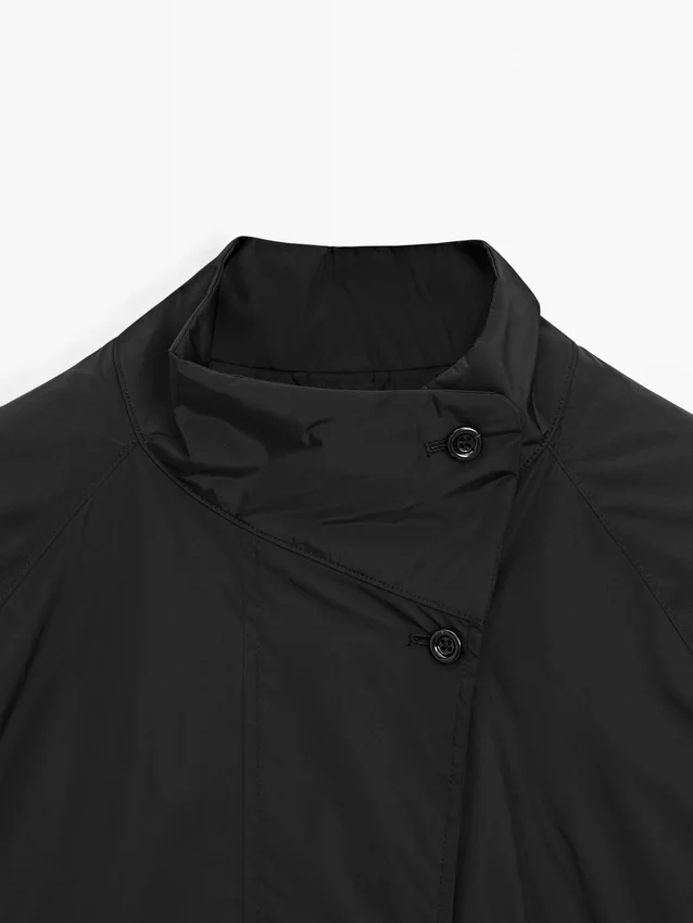 Kurzer, wattierter Parka mit Kragen Kurzer, wattierter Parka mit Kragen