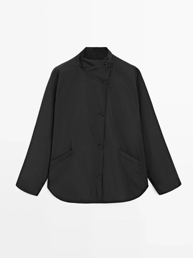 Kurzer, wattierter Parka mit Kragen Kurzer, wattierter Parka mit Kragen