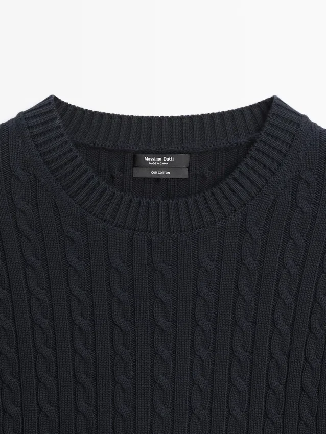 Kurzärmeliger Pullover aus geflochtenem Strick Kurzärmeliger Pullover aus geflochtenem Strick