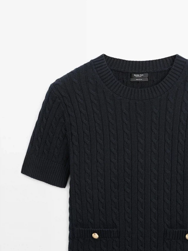 Kurzärmeliger Pullover aus geflochtenem Strick Kurzärmeliger Pullover aus geflochtenem Strick