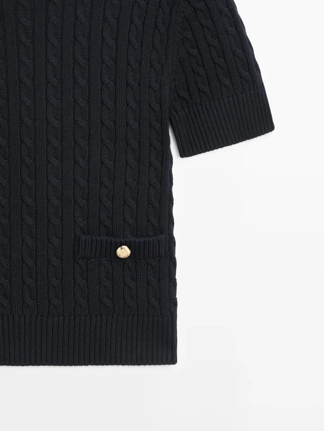 Kurzärmeliger Pullover aus geflochtenem Strick Kurzärmeliger Pullover aus geflochtenem Strick