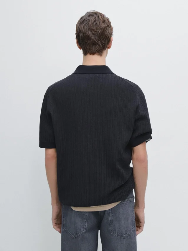Kurzärmeliges Poloshirt aus strukturiertem Strick Kurzärmeliges Poloshirt aus strukturiertem Strick