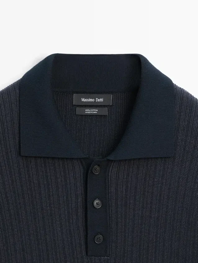 Kurzärmeliges Poloshirt aus strukturiertem Strick Kurzärmeliges Poloshirt aus strukturiertem Strick