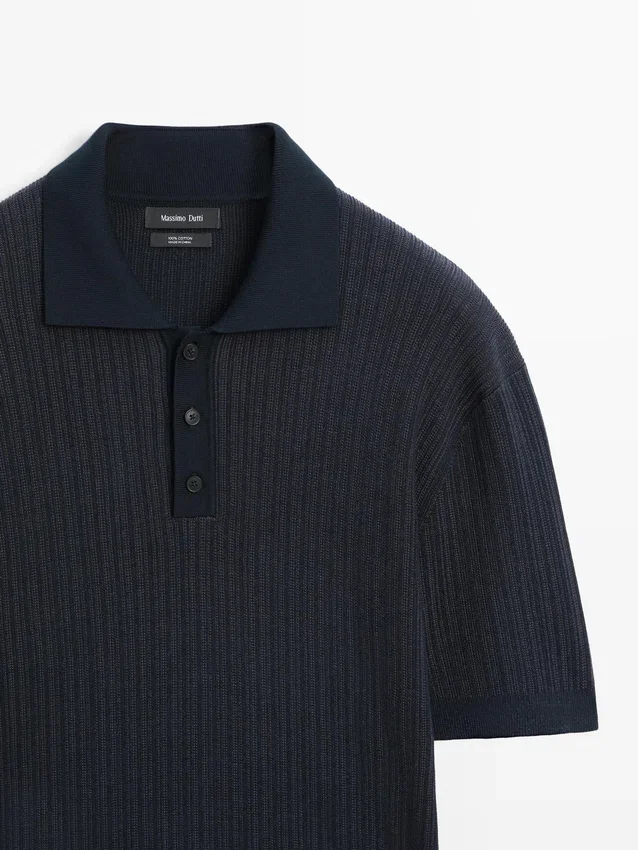 Kurzärmeliges Poloshirt aus strukturiertem Strick Kurzärmeliges Poloshirt aus strukturiertem Strick