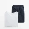 Kurzärmeliges Pyjama-Oberteil und gestreifte Hose Kurzärmeliges Pyjama-Oberteil und gestreifte Hose