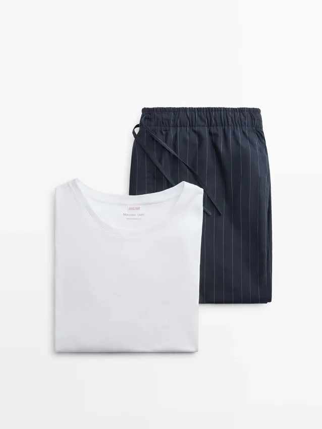 Kurzärmeliges Pyjama-Oberteil und gestreifte Hose Kurzärmeliges Pyjama-Oberteil und gestreifte Hose