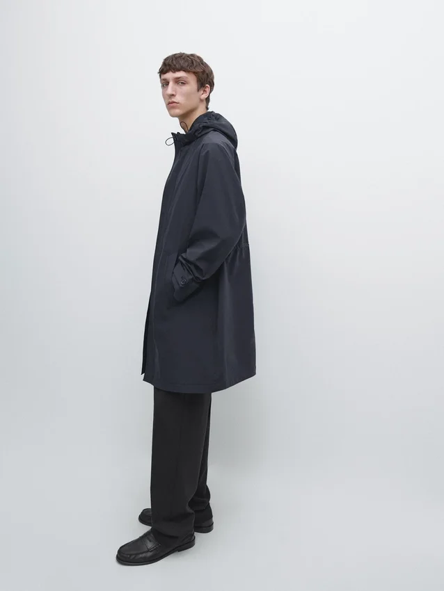 Langer Parka mit Kapuze Langer Parka mit Kapuze