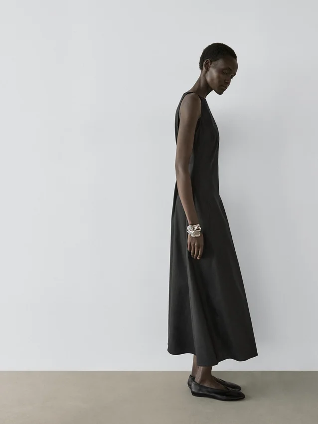Langes, fließendes Leinen-Mischung-Kleid Langes, fließendes Leinen-Mischung-Kleid