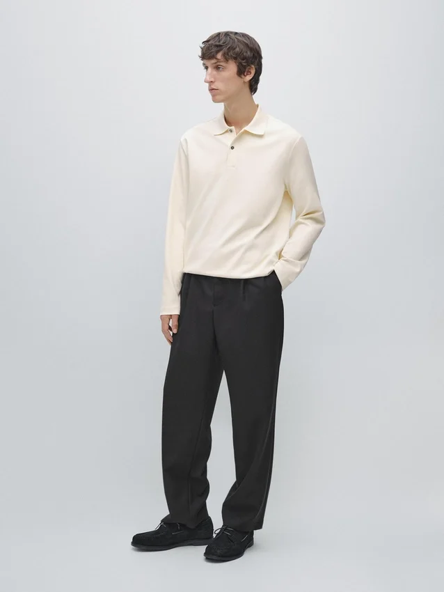 Langärmliges Poloshirt mit gerippten Details Langärmliges Poloshirt mit gerippten Details