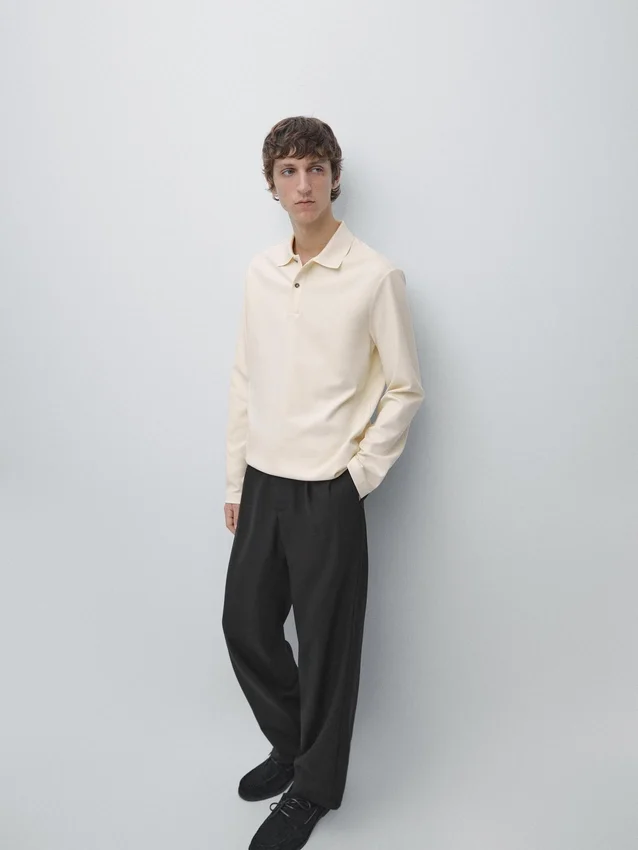 Langärmliges Poloshirt mit gerippten Details Langärmliges Poloshirt mit gerippten Details