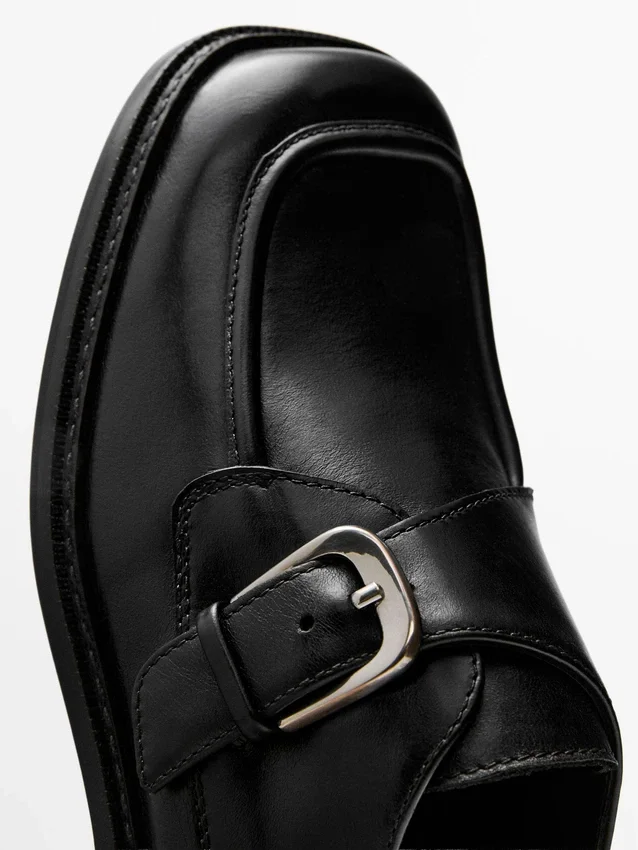 Leder-Derby-Schuhe mit Schnalle Leder-Derby-Schuhe mit Schnalle