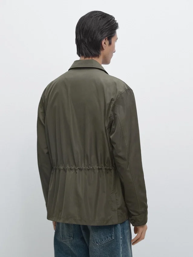 Leichte Jacke mit Taschen Leichte Jacke mit Taschen