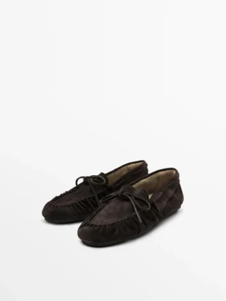 Loafer aus Spaltleder mit geraffter Schleife Loafer aus Spaltleder mit geraffter Schleife