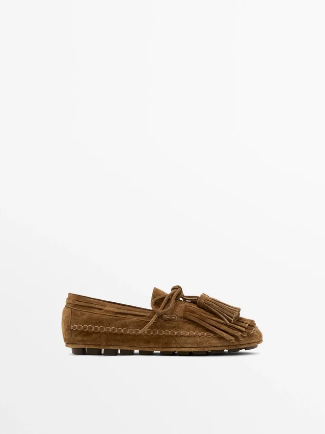 Loafer aus Spaltveloursleder mit Fransen und Quasten Loafer aus Spaltveloursleder mit Fransen und Quasten
