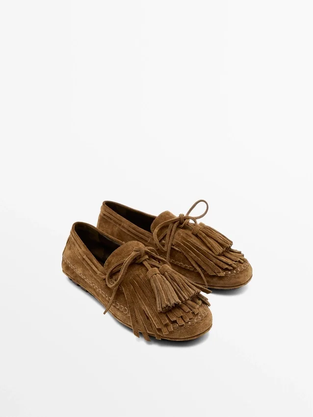 Loafer aus Spaltveloursleder mit Fransen und Quasten Loafer aus Spaltveloursleder mit Fransen und Quasten