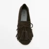 Loafer aus Spaltveloursleder mit Fransen und Quasten