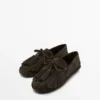 Loafer aus Spaltveloursleder mit Fransen und Quasten