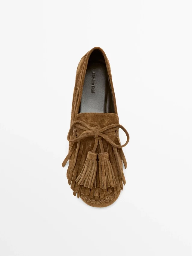 Loafer aus Spaltveloursleder mit Fransen und Quasten Loafer aus Spaltveloursleder mit Fransen und Quasten