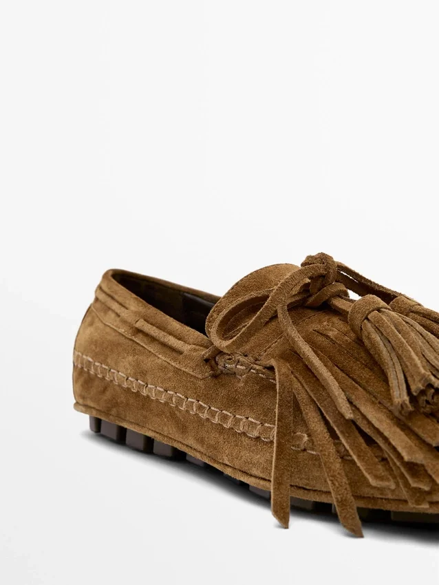 Loafer aus Spaltveloursleder mit Fransen und Quasten Loafer aus Spaltveloursleder mit Fransen und Quasten