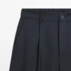 Locker sitzende Hose aus Wollmischung mit Abnähern