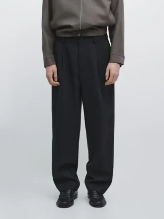 Locker sitzende Hose aus Wollmischung mit Abnähern