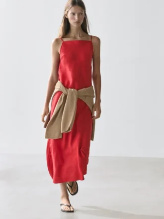Midi-Kleid aus Leinen mit geradem Ausschnitt Midi-Kleid aus Leinen mit geradem Ausschnitt