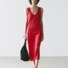 Midi-Kleid aus Leinen mit Trägern Midi-Kleid aus Leinen mit Trägern