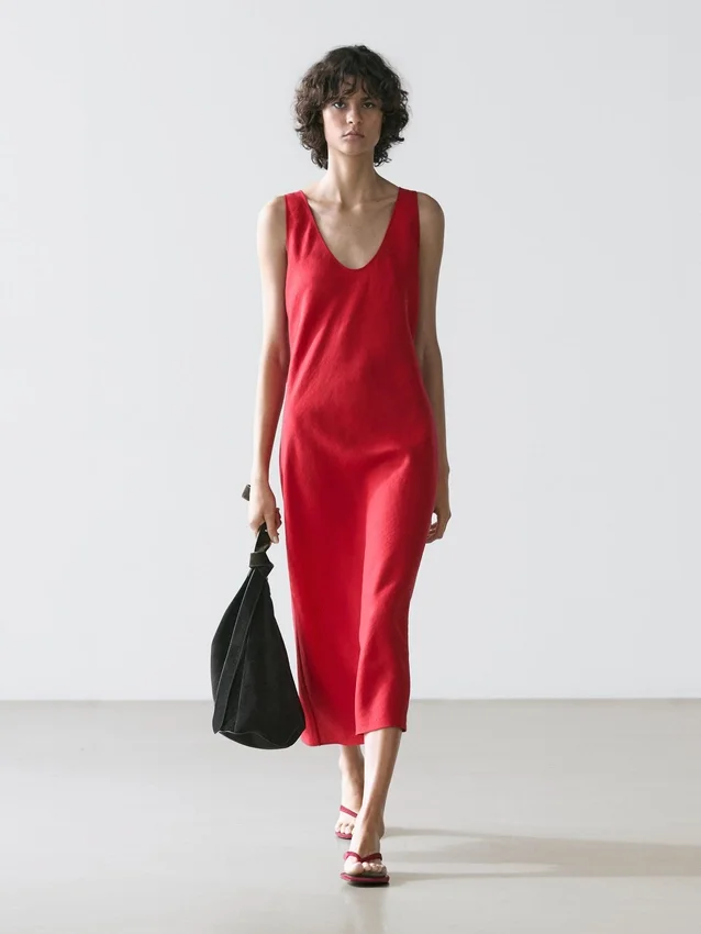 Midi-Kleid aus Leinen mit Trägern Midi-Kleid aus Leinen mit Trägern