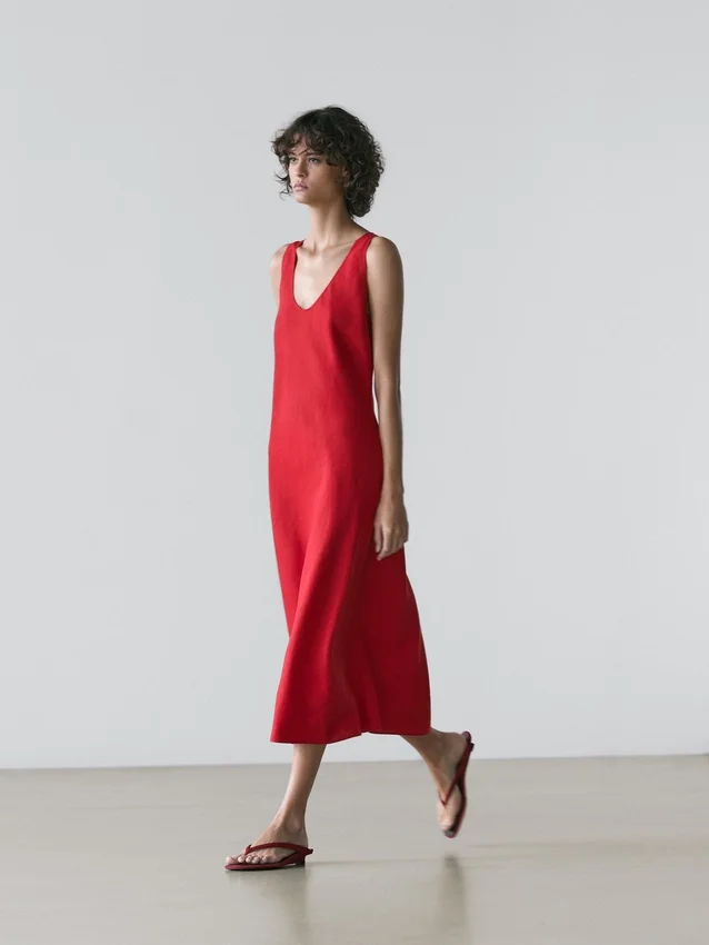 Midi-Kleid aus Leinen mit Trägern Midi-Kleid aus Leinen mit Trägern